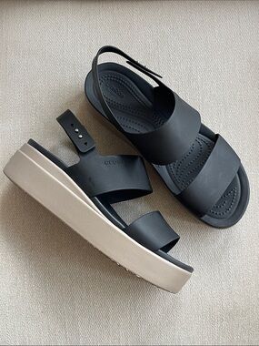 CROCS | Brooklyn Low | Black & Bone Platform Wedge Sandals | 10 | Lite Ride